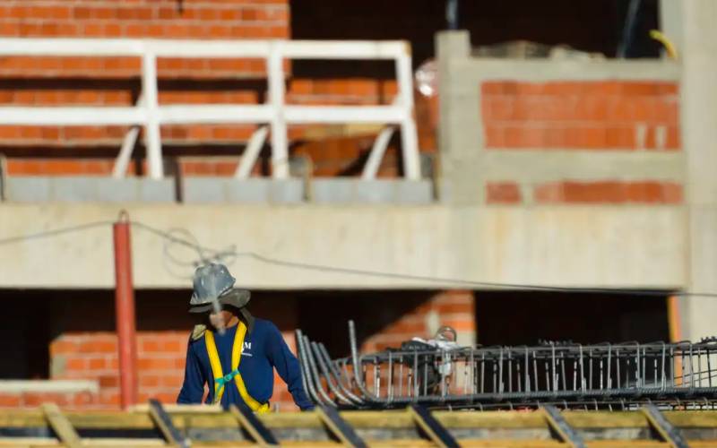Construção empregou 2,5 milhões e pagou média de 2,1 salários mínimos