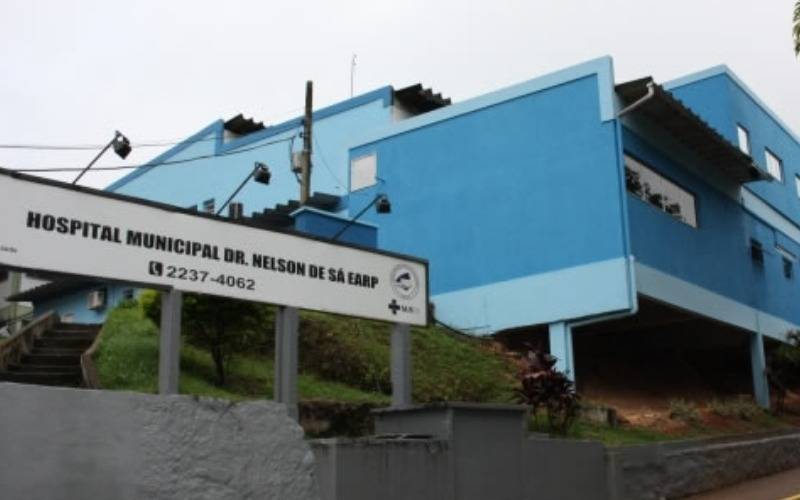 Elevador quebrado adia cateterismo de paciente da UTI e reacende alerta sobre estrutur