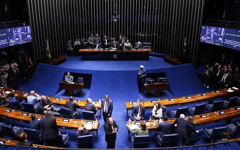 Alcolumbre trava tramitação da PEC do fim da 6x1 no Senado