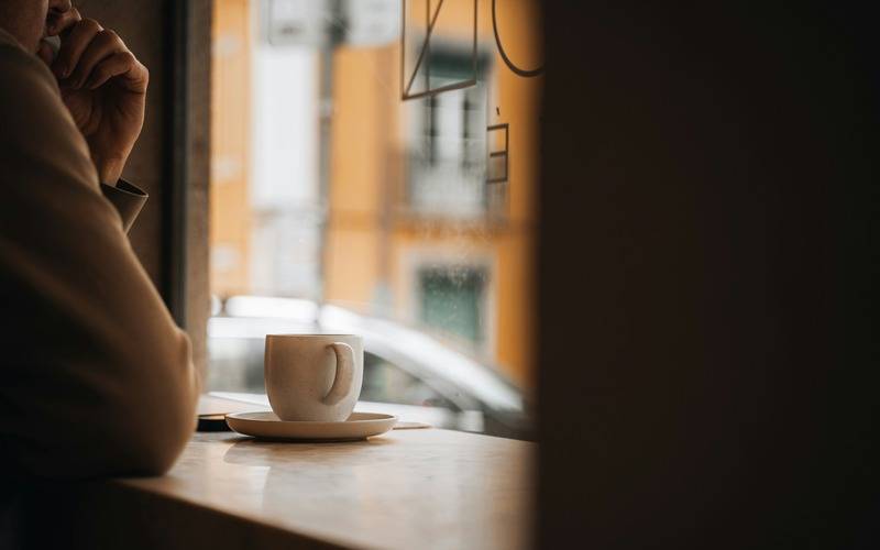 Estudo associa consumo de café a benefícios para o intestino e a saúde mental