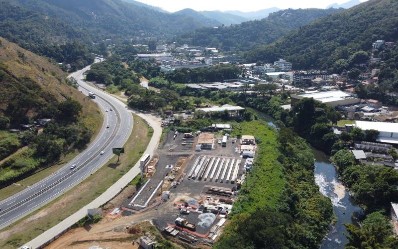 Obras da nova Ponte do Arranha-Céu avançam e Elovias conclui concretagem das vigas em 