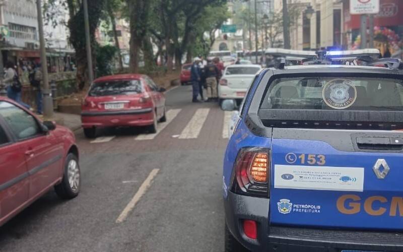 Homem é hospitalizado após acidente na Rua do Imperador