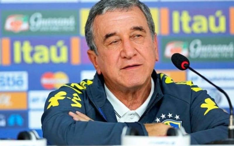 Técnico do tetra, Carlos Alberto Parreira é internado no Rio