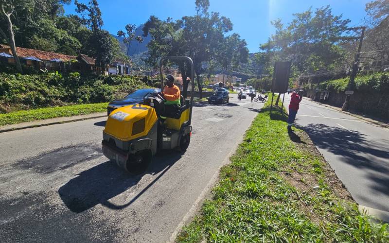 Prefeitura realiza operação tapa-buracos na Avenida Barão do Rio Branco nesta sexta-fe