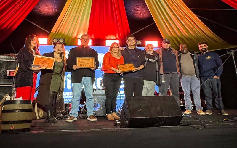 1. Homenageados com Prêmio Werner durante abertura do Biergarten 2026 (Foto: Matheus P