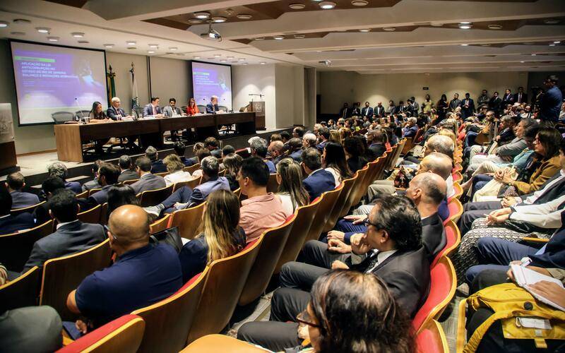Governo do Rio de Janeiro comprará mais de 10,6 mil fuzis para a segurança pública