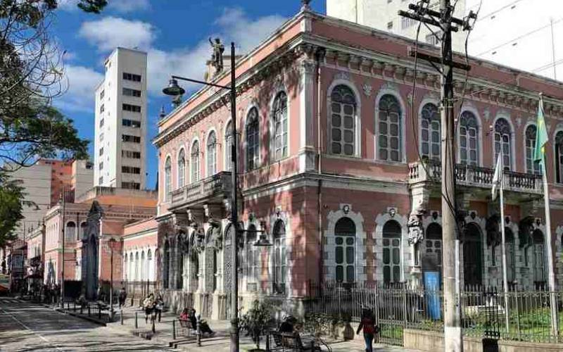 Exposição “Sala Mata Atlântica” chega ao Cefet/RJ Petrópolis em celebração ao Mês do M