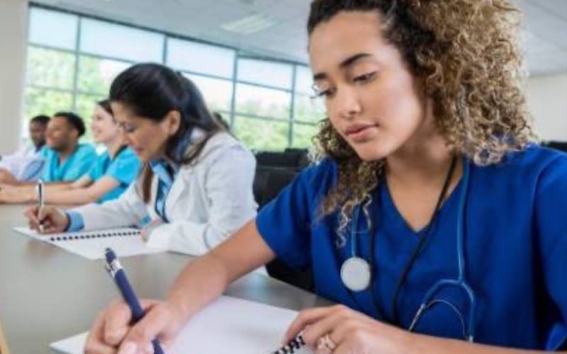 Enamed vira exigência para exercer medicina no país