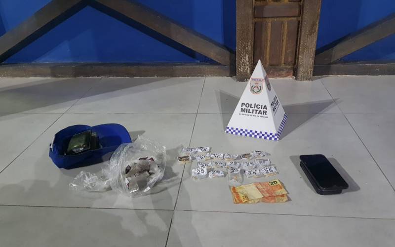 Polícia Militar prede homem por tráfico de drogas em Itaipava