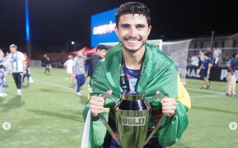 Petropolitano desenha carreira nos EUA, une futebol e formação acadêmica e vira referê