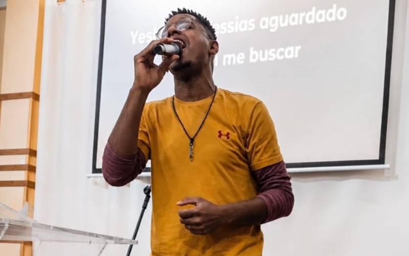 Aulas de canto unem técnica, emoção e desenvolvimento pessoal na Escola de Música Sant