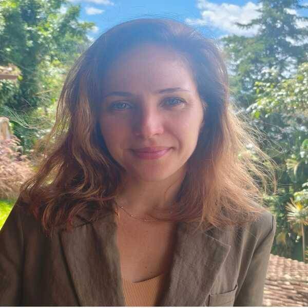 02. Neurocientista Iris Bomilcar assina a curadoria da mostra 