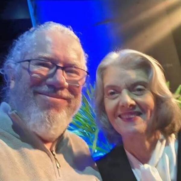 01.Afonso Borges com a ministra do STF Cármen Lúcia, autora de oito livros (Reprodução
