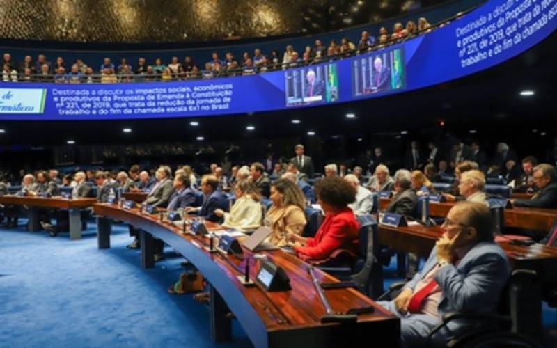 No Senado, ministério defende fim da escala 6x1 como direito humano ao cuidado