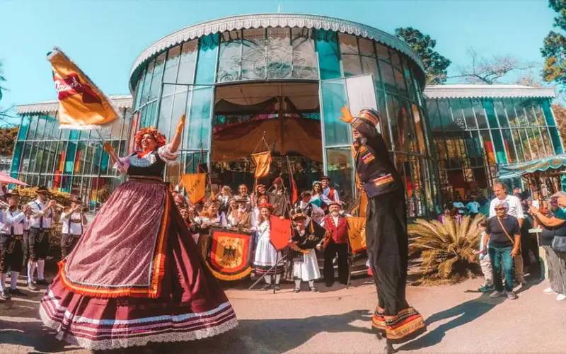 Último fim de semana da Bauernfest tem desfile típico, concursos, danças folclóricas e