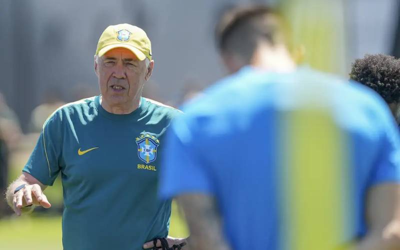 Ancelotti dá pista de Martinelli para vaga de Paquetá contra Noruega