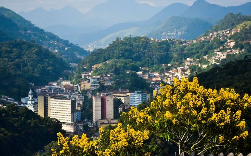 Frio continua em Petrópolis e semana terá manhãs geladas, sol entre nuvens e chance de