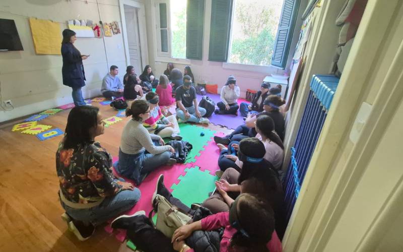 Mediadores passam por formação para ampliar o atendimento inclusivo nas escolas da red