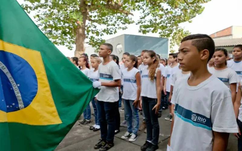 Escolas públicas e privadas deverão executar o Hino Nacional a partir do fim do ano