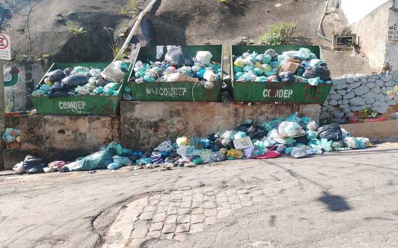 Lixo acumulado incomoda moradores da Rua 24 de Maio