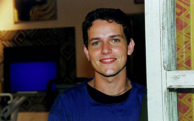 Ator Edward Boggiss morre aos 49 anos no Rio de Janeiro