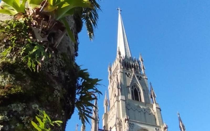 Fim de semana começa com tempo firme em Petrópolis