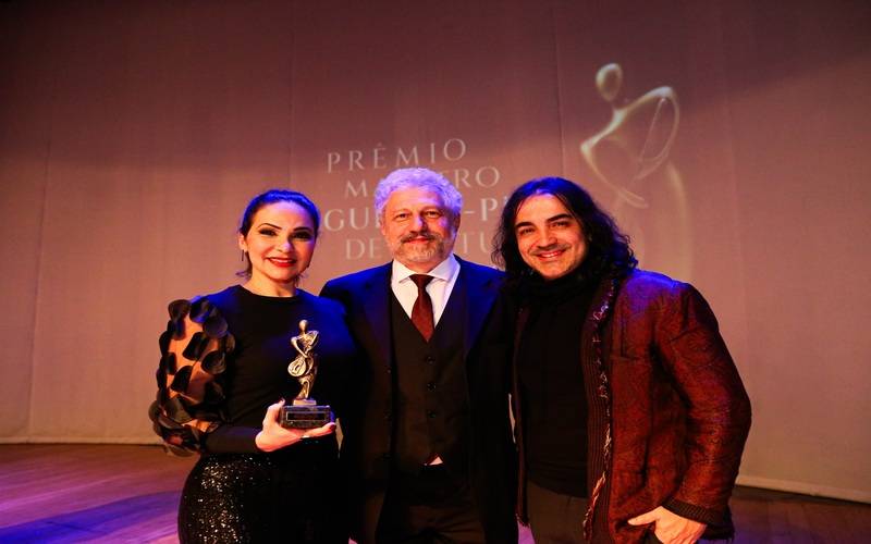 01-Marco Aurêh ladeado por Sabrina Korgut e Paulo Perez (Caio Garin)