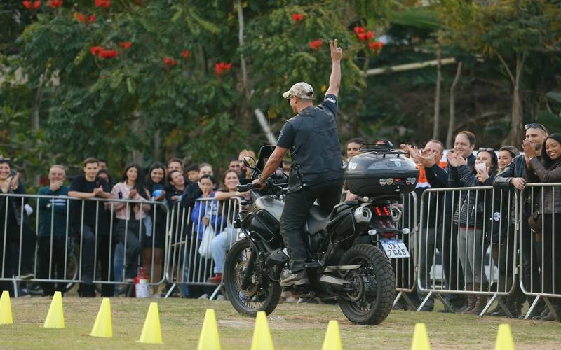 Gincanas motociclísticas retornam ao Petrópolis Moto Fest e colocam habilidade dos pil