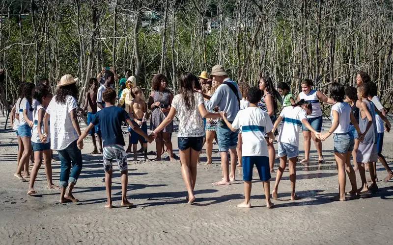Projeto de música e valorização do mangue conscientiza alunos no Rio