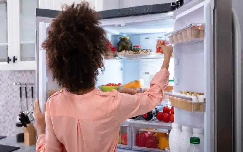 Troca de geladeira pode gerar economia de até R$ 840 por ano na conta de luz, explica 