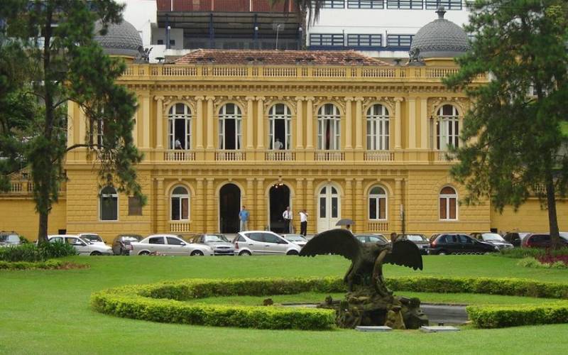 Câmara de Petrópolis promove audiência pública sobre direitos das mulheres na indústri