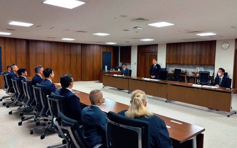 Professor de projeto de karatê na Escola Municipal Fábrica do Saber recebe capacitação