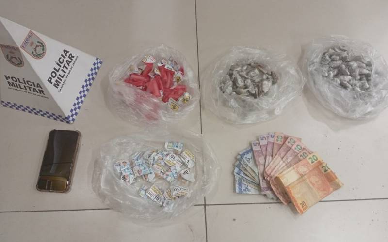 PM apreende adolescente por tráfico de drogas no São Sebastião