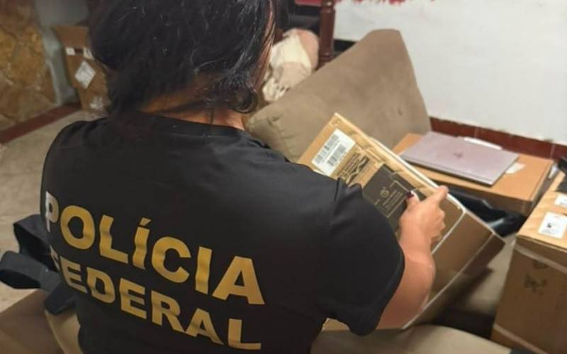 PF investiga desvio de computadores e veículos da Receita Federal em operação no RJ