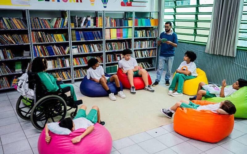 Petrópolis terá lei que obriga aquisição de livros de autores locais para bibliotecas 