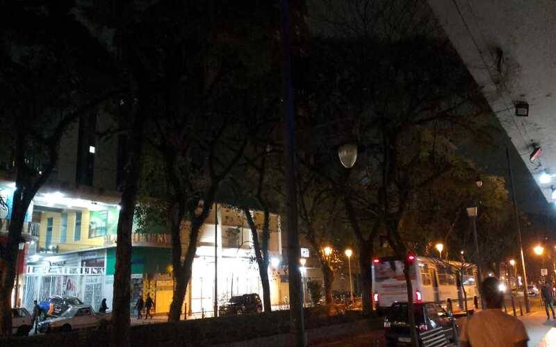 Falta de iluminação preocupa que circula pelo Centro