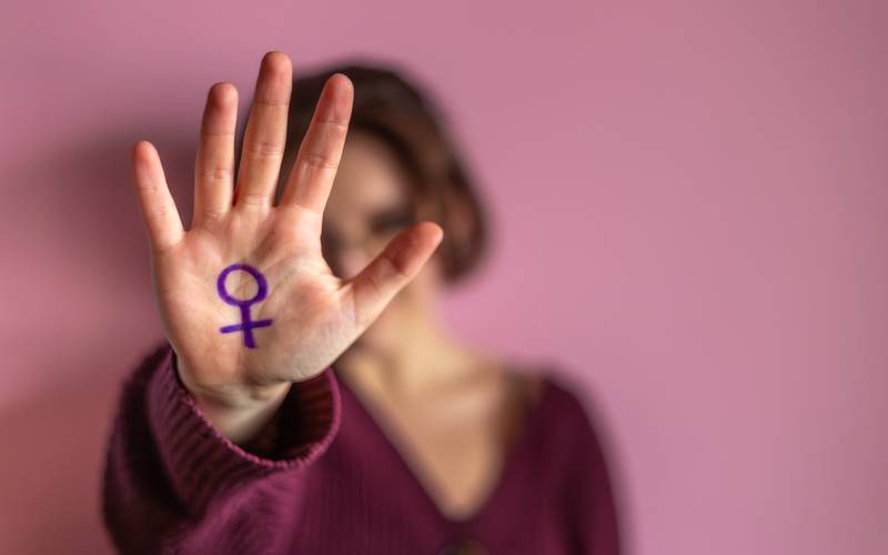 Brasil registra redução de 2,5% nos feminicídios no primeiro semestre de 2026