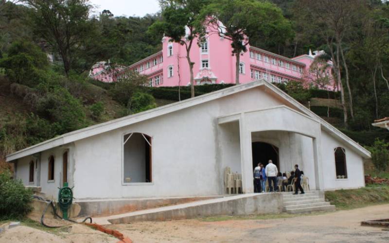 Diocese de Petrópolis inaugura capela e cripta para sepultamento de padres diocesanos