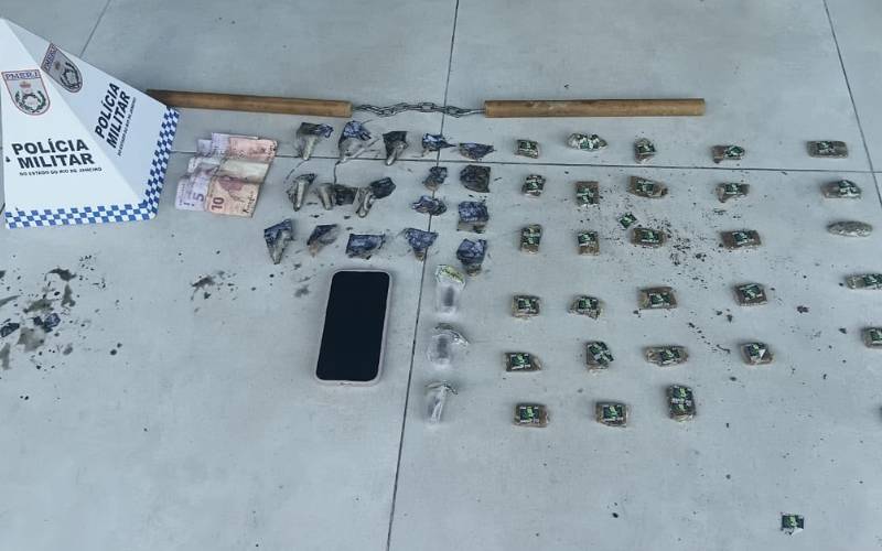 PM prende dois homens e apreende três adolescentes por tráfico de drogas em Corrêas