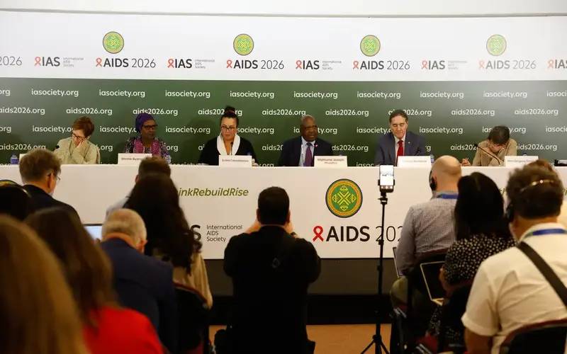 Infecções e mortes por HIV caem, mas falta de recursos ameaça avanços