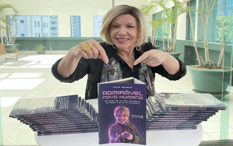 Leila Navarro lança livro que propõe uma reflexão sobre o que significa continuar huma