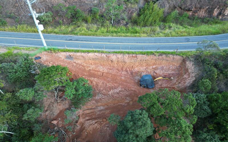 Obra às margens da RJ-117 preocupa moradores