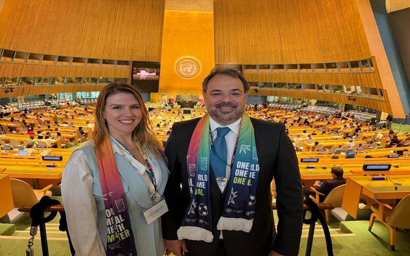 01- Tatiana D´Angello e Guilherme Abreu na sede na ONU (Divulgação)