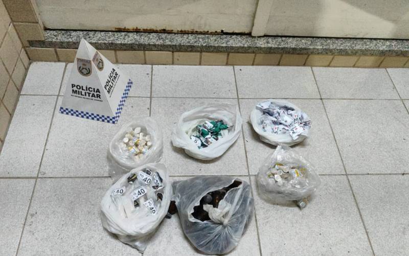 PM apreende drogas no Carangola