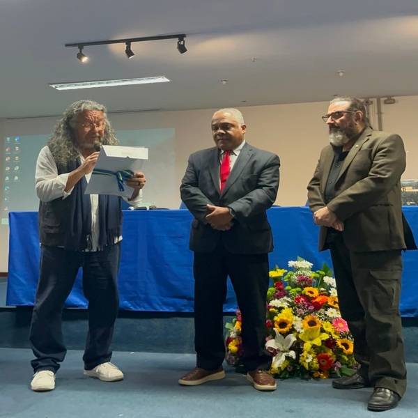 02. Maurício Vicente Ferreira Junior durante homenagem na Unirio (Divulgação