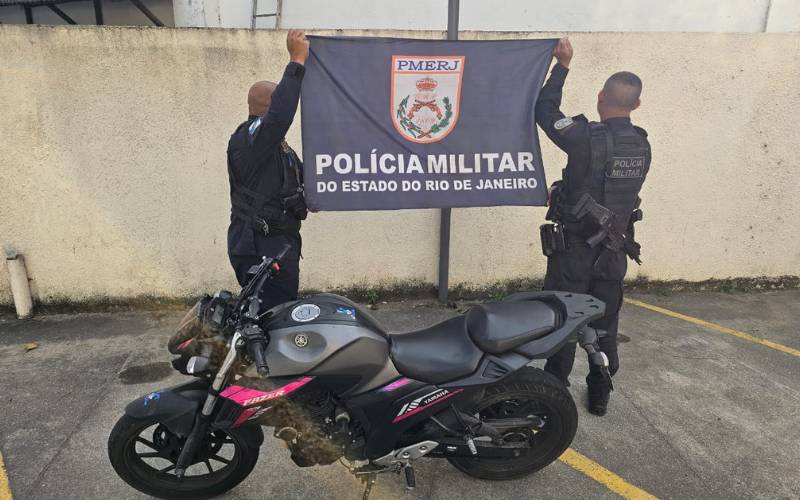 PM recupera motocicleta produto de roubo e prende mulher por receptação