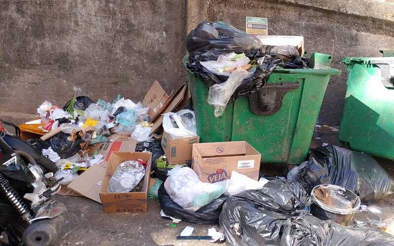 Diversas áreas da cidade com problemas de coleta de lixo e entulhos