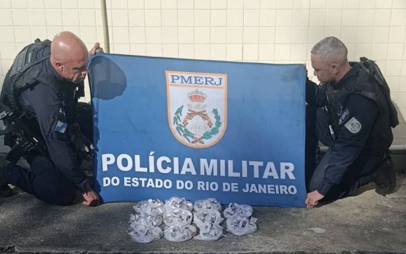 PM prende homem por tráfico de drogas e apreende 300 pinos de cocaína em Corrêas