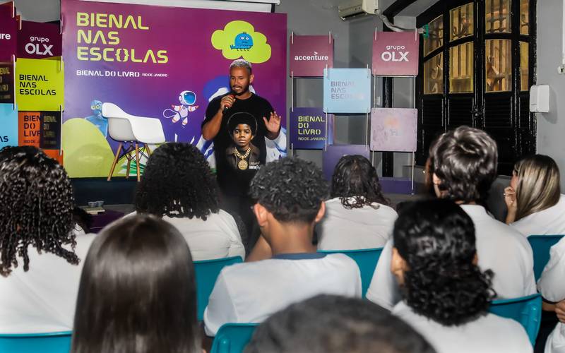 Bienal nas Escolas leva escritores, livros e experiências literárias para estudantes d