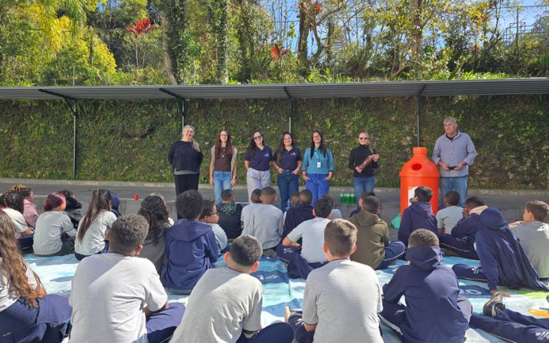 Águas do Imperador mobiliza estudantes para coleta de óleo de cozinha em dez escolas d